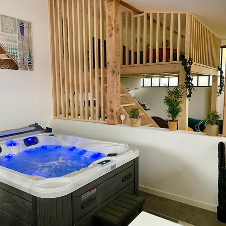 Appartement Loft Avec Jacuzzi Et Terrasse Prives à Sévrier Extérieur photo